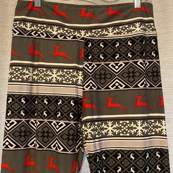 NWOT Buttery Soft Holiday Print Leggings - Picture 2 of 2